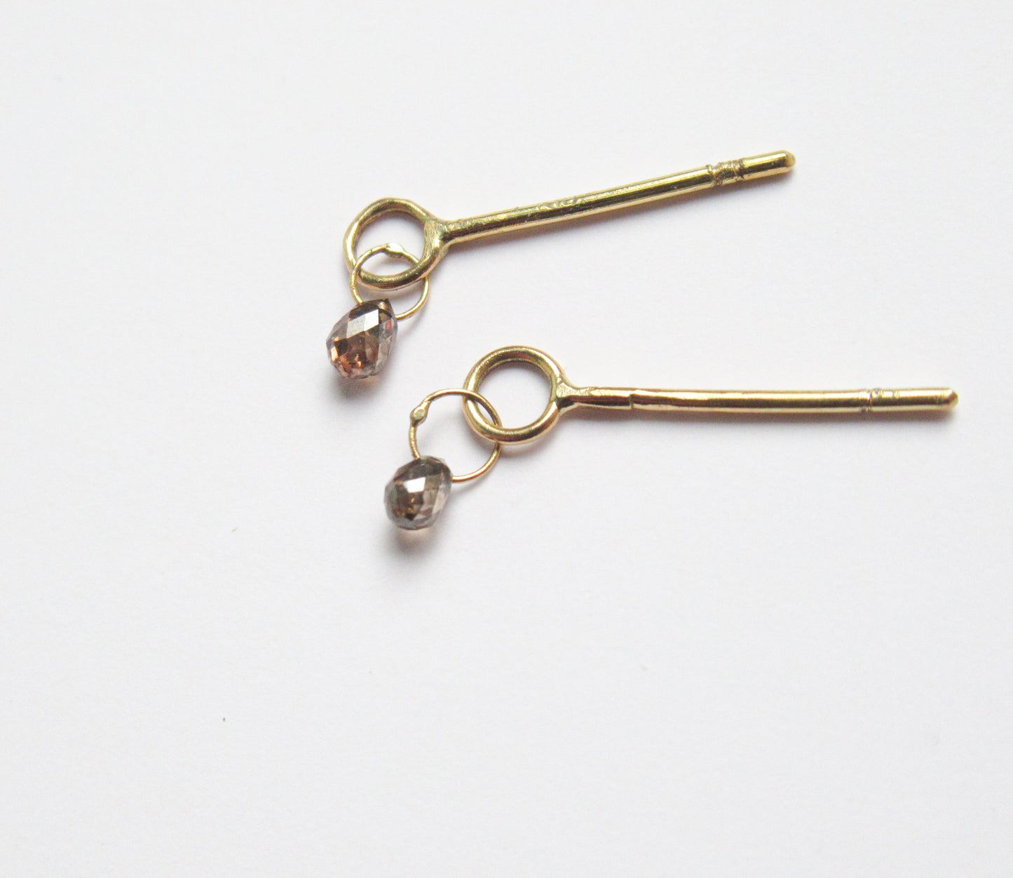tiny diamond pierced earring (brown diamond) / K18 (両耳)