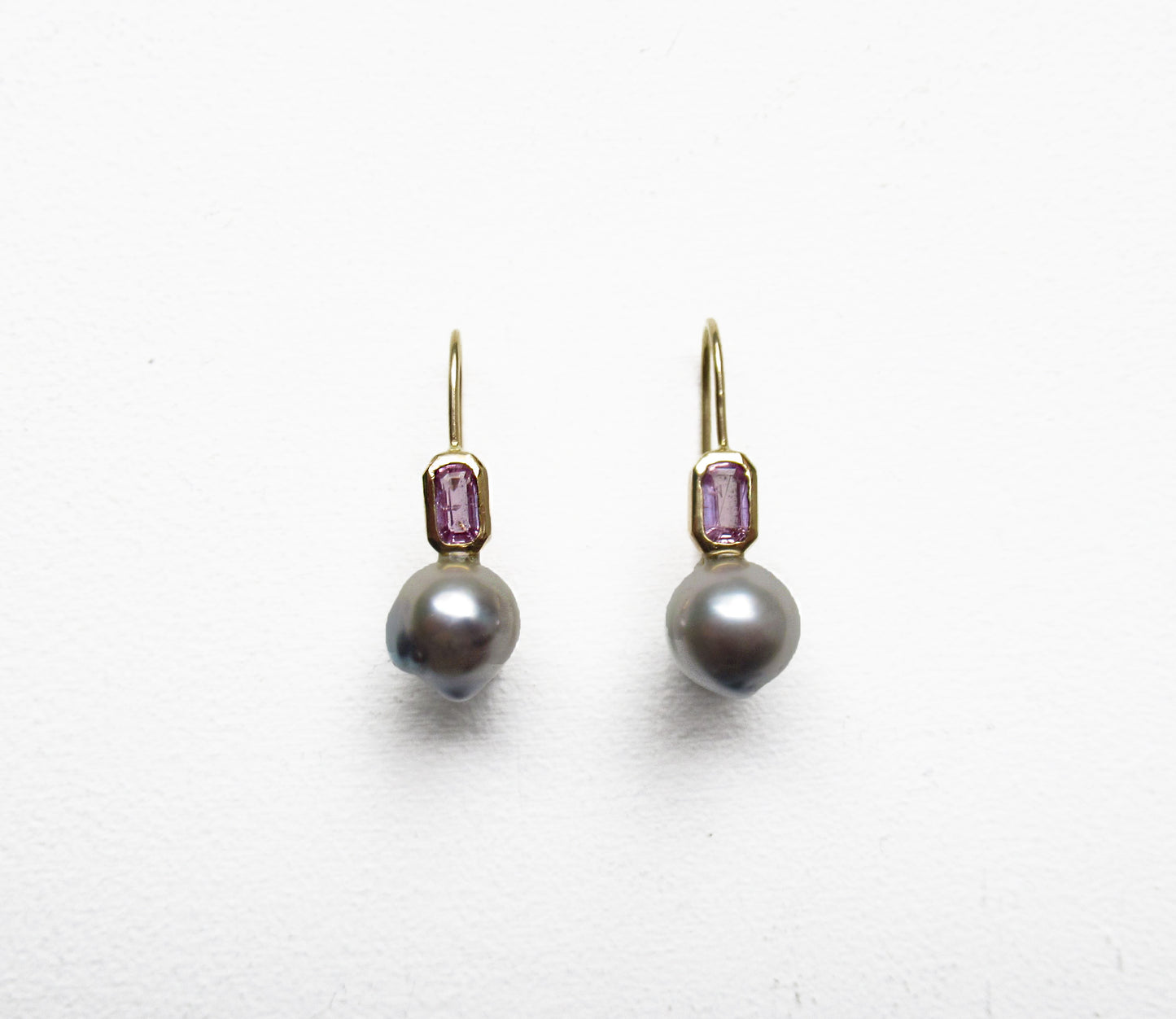 kerama pearl × pink sapphire hook earring / K18 (両耳)