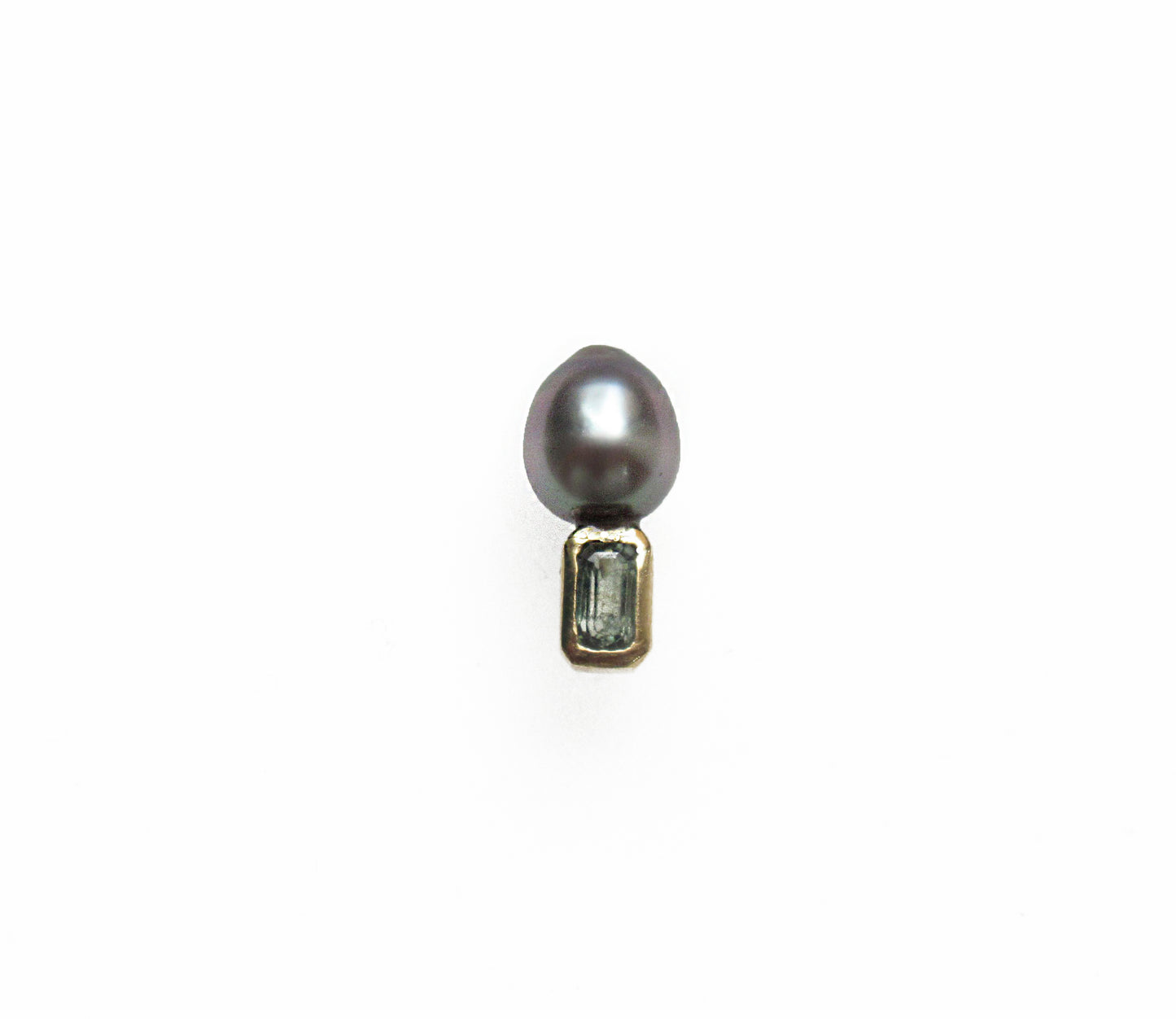 kerama pearl × green sapphire earring 2 / K18 (片耳)