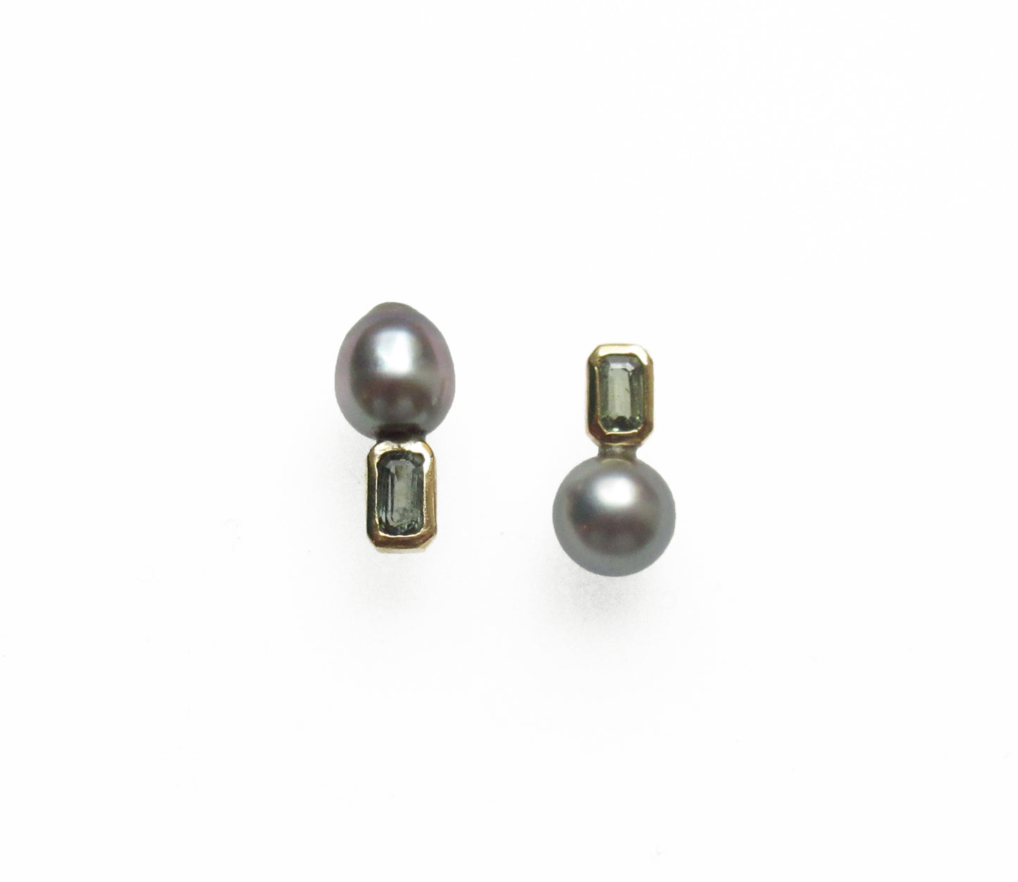 kerama pearl × green sapphire earring 2 / K18 (片耳)