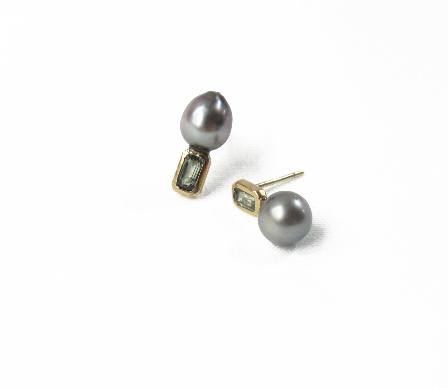 kerama pearl × green sapphire earring 2 / K18 (片耳)