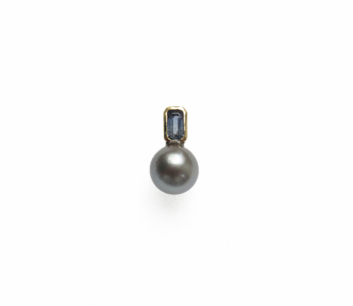 kerama pearl × blue sapphire pierced earring 1 / K18 (片耳)