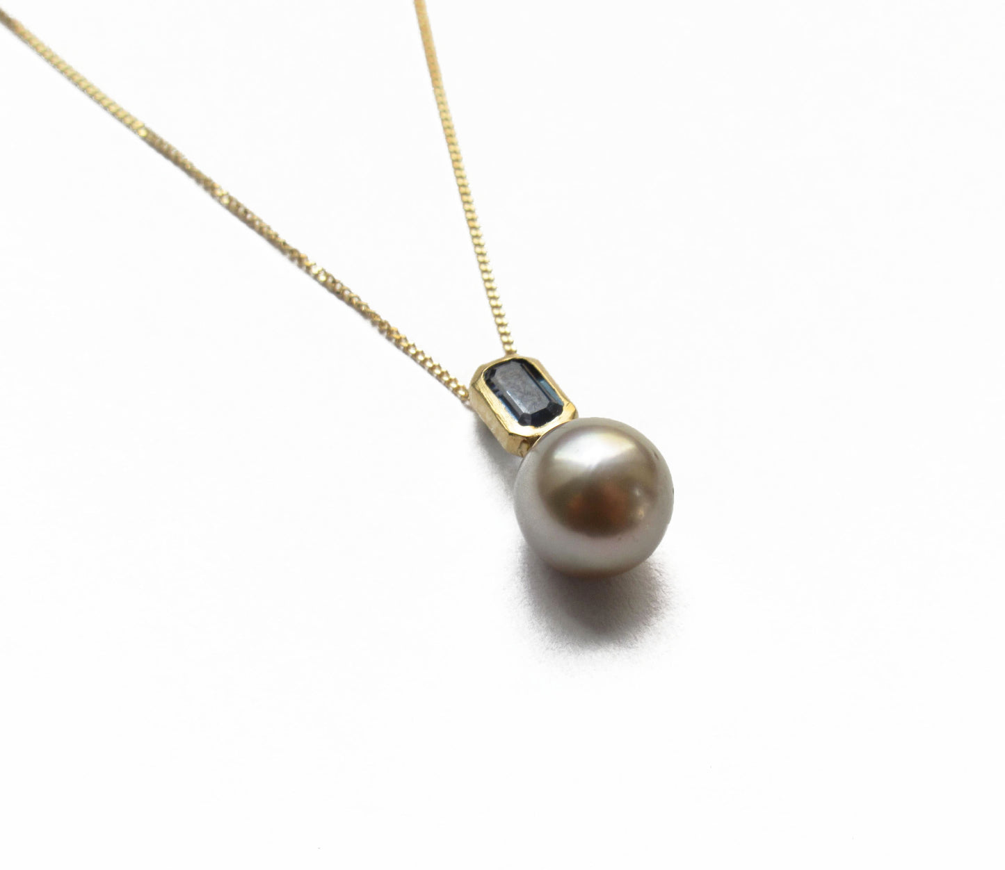 kerama pearl × blue sapphire necklace / K18 (50cm)