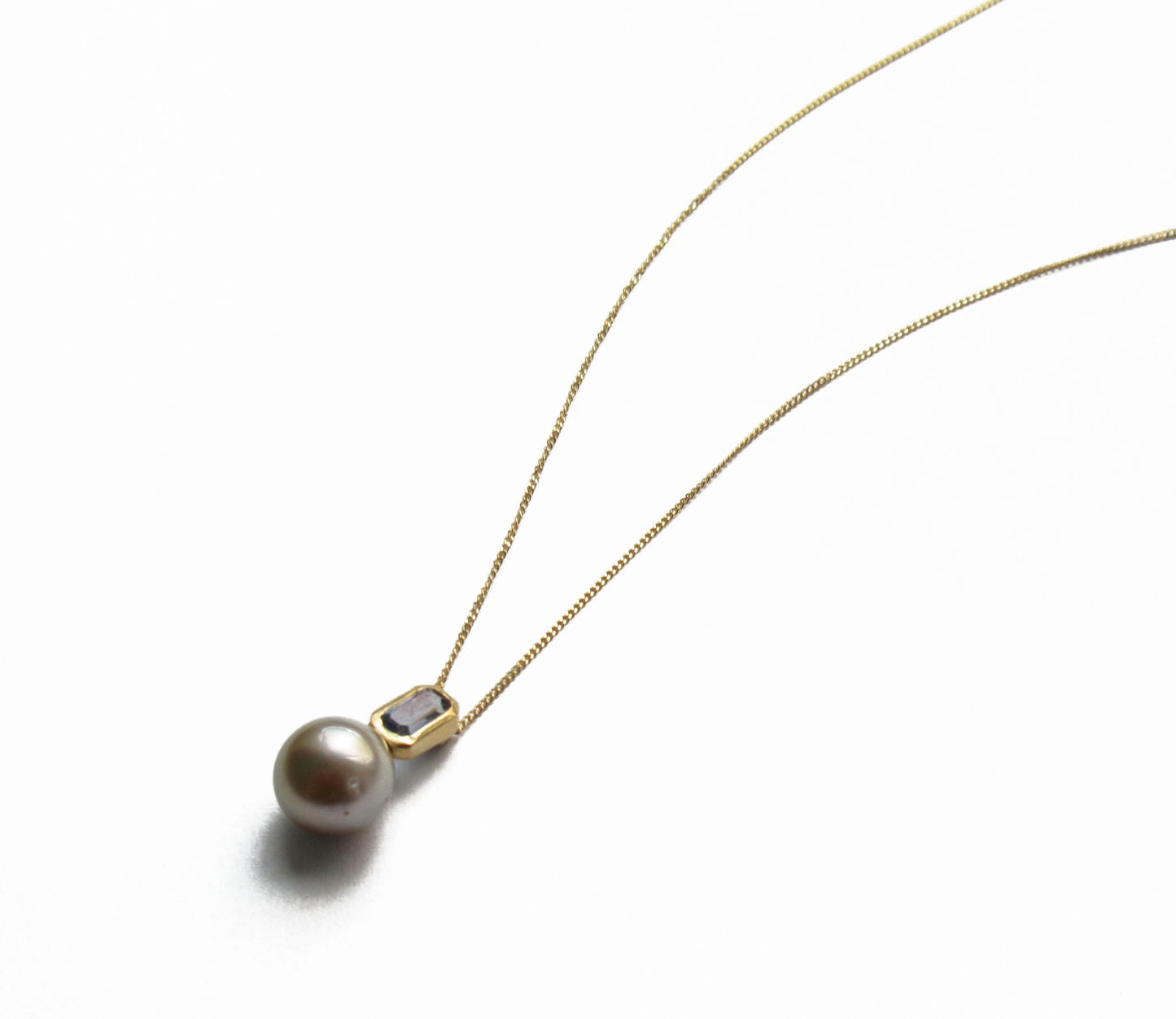 kerama pearl × blue sapphire necklace / K18 (50cm)