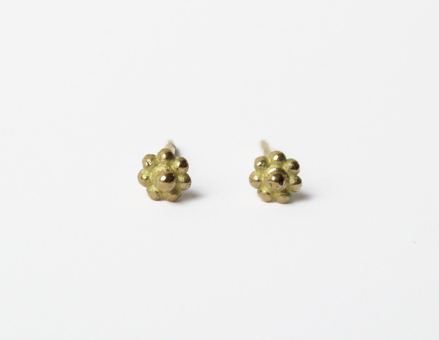 tsubutsubu flower pierced earring 1 / K18 (片耳)