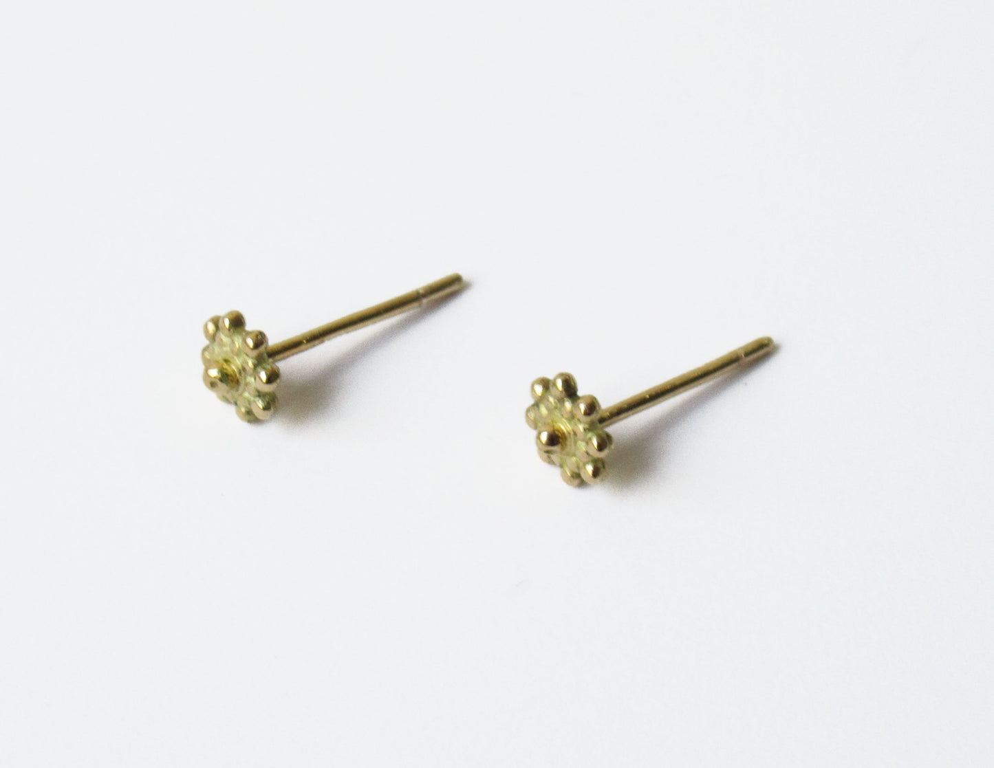 tsubutsubu flower pierced earring 1 / K18 (片耳)