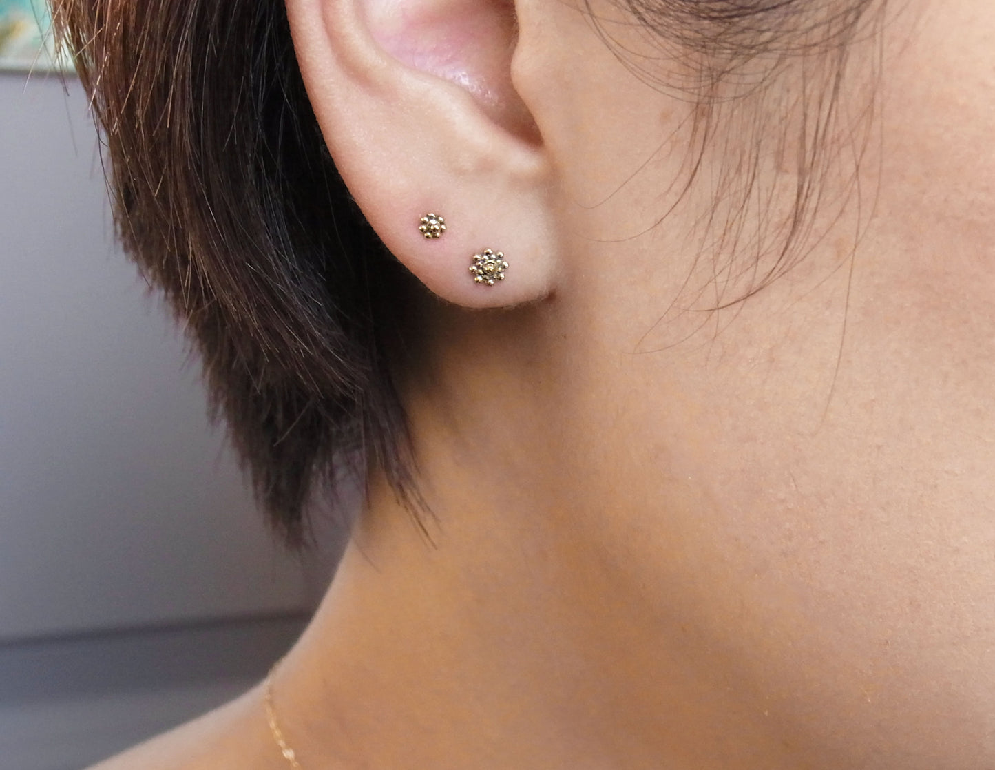tsubutsubu flower earring 3 / K18 (片耳)