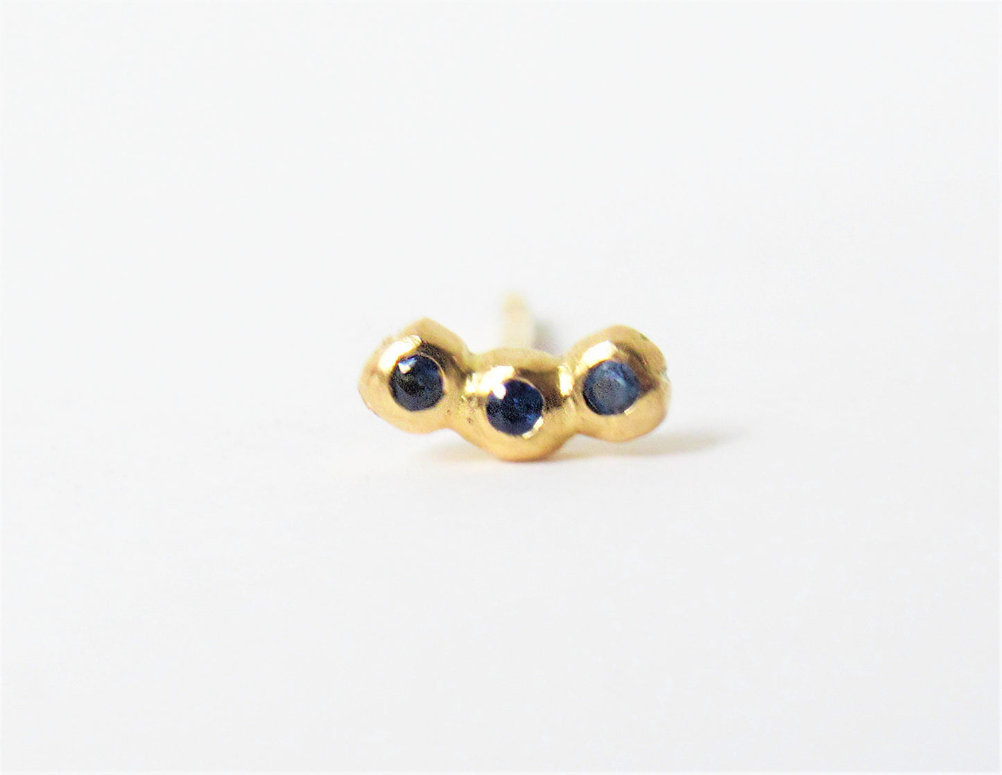tsubutsubu sapphire pierced earring / K18,Sapphire (片耳)