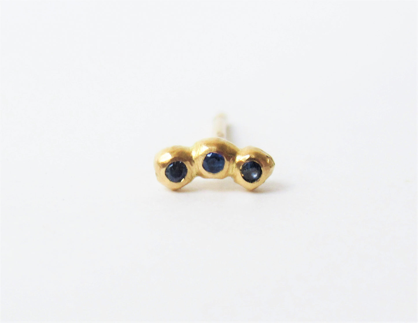 tsubutsubu sapphire pierced earring / K18,Sapphire (片耳)