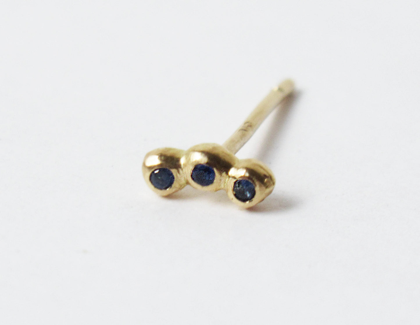 tsubutsubu sapphire pierced earring / K18,Sapphire (片耳)