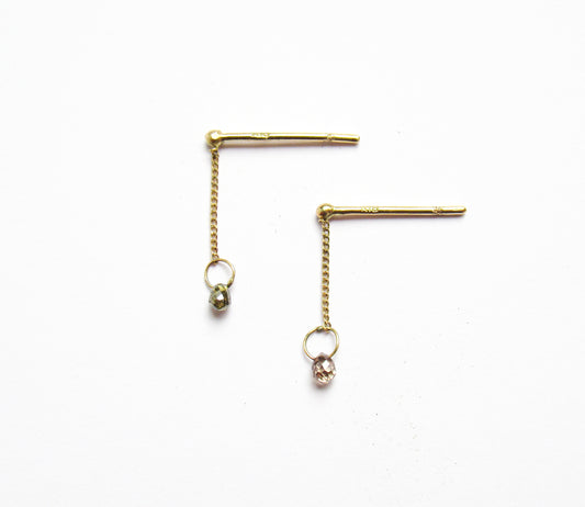 tiny diamond chain pierced earring (brown diamond) / K18 (両耳)