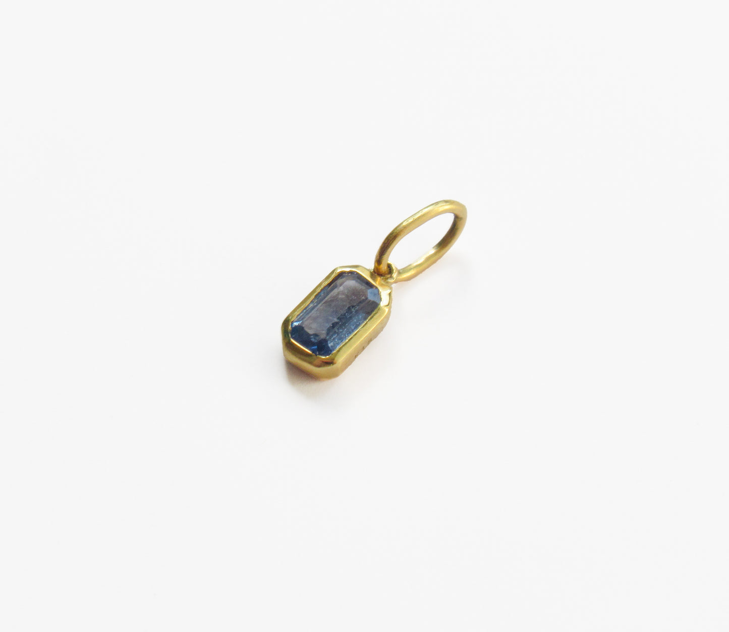 blue sapphire charm / K18