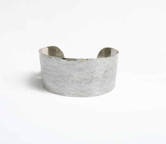 wide silver bangle / Silver