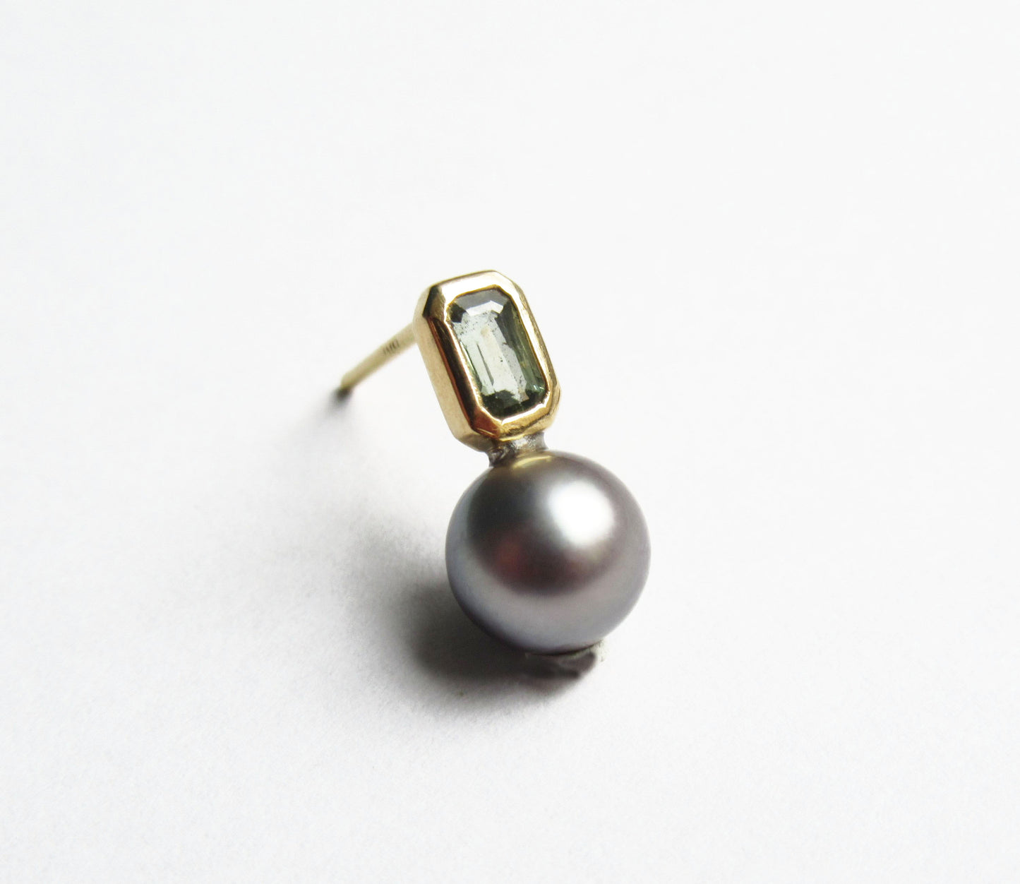 kerama pearl × green sapphire earring / K18 (片耳)