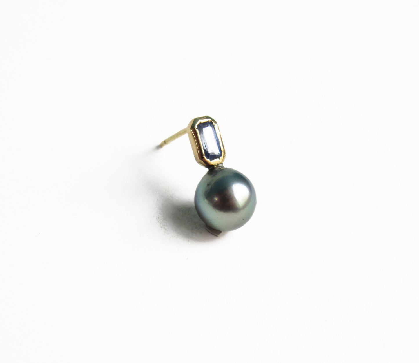 kerama pearl × blue sapphire earring 1 / K18 (片耳)