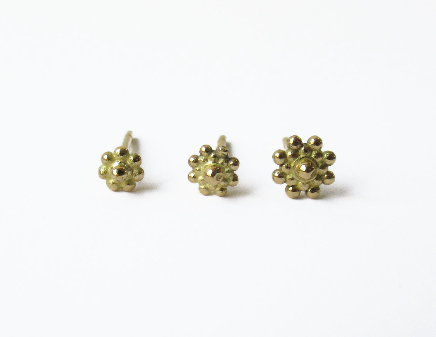 tsubutsubu flower earring 1 / K18 (片耳)